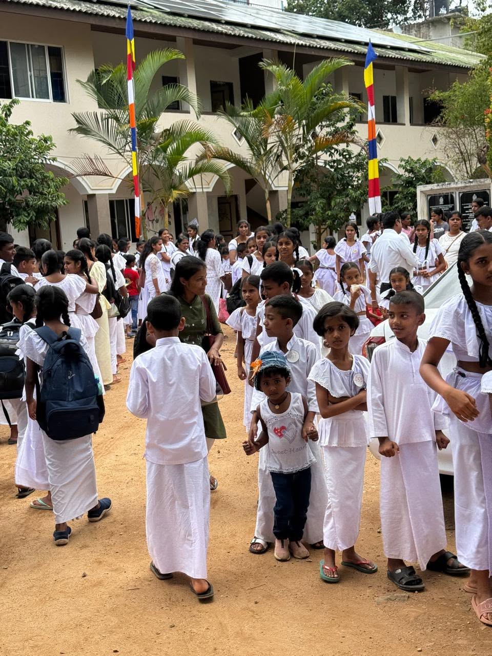 දහම් පාසල් දරු දැරියන් වෙනුවෙන් ඇල්ල වෙළෙඳ සංගමයේ සත්කාරය 🙏 — photo 7