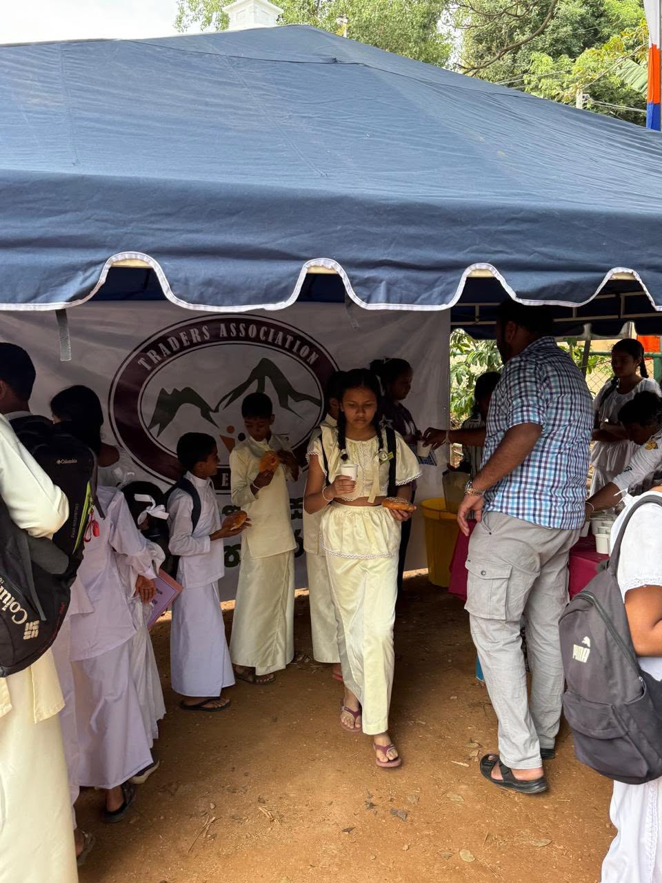 දහම් පාසල් දරු දැරියන් වෙනුවෙන් ඇල්ල වෙළෙඳ සංගමයේ සත්කාරය 🙏 — photo 11