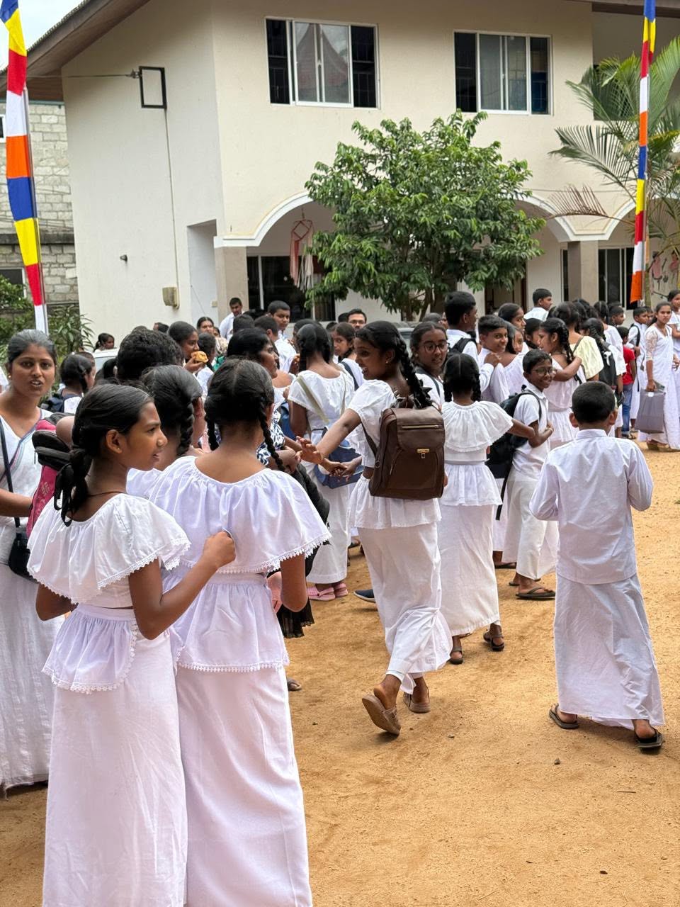 දහම් පාසල් දරු දැරියන් වෙනුවෙන් ඇල්ල වෙළෙඳ සංගමයේ සත්කාරය 🙏 — photo 12