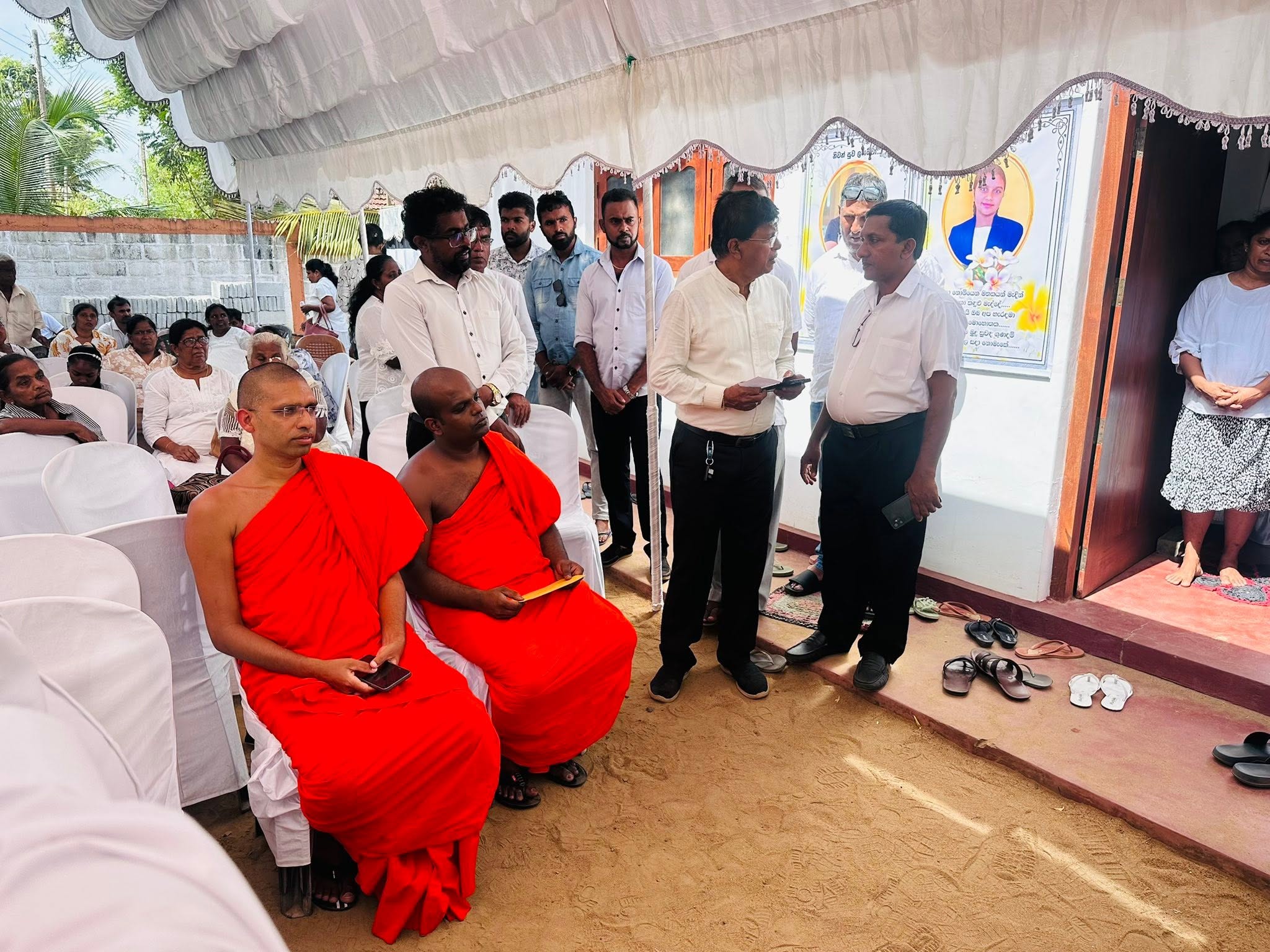 බස් අනතුරෙන් පීඩාවට පත් පවුල් සමඟ දුක බෙදාගත් ඇල්ලේ ජනතාව ❤️ — photo 1