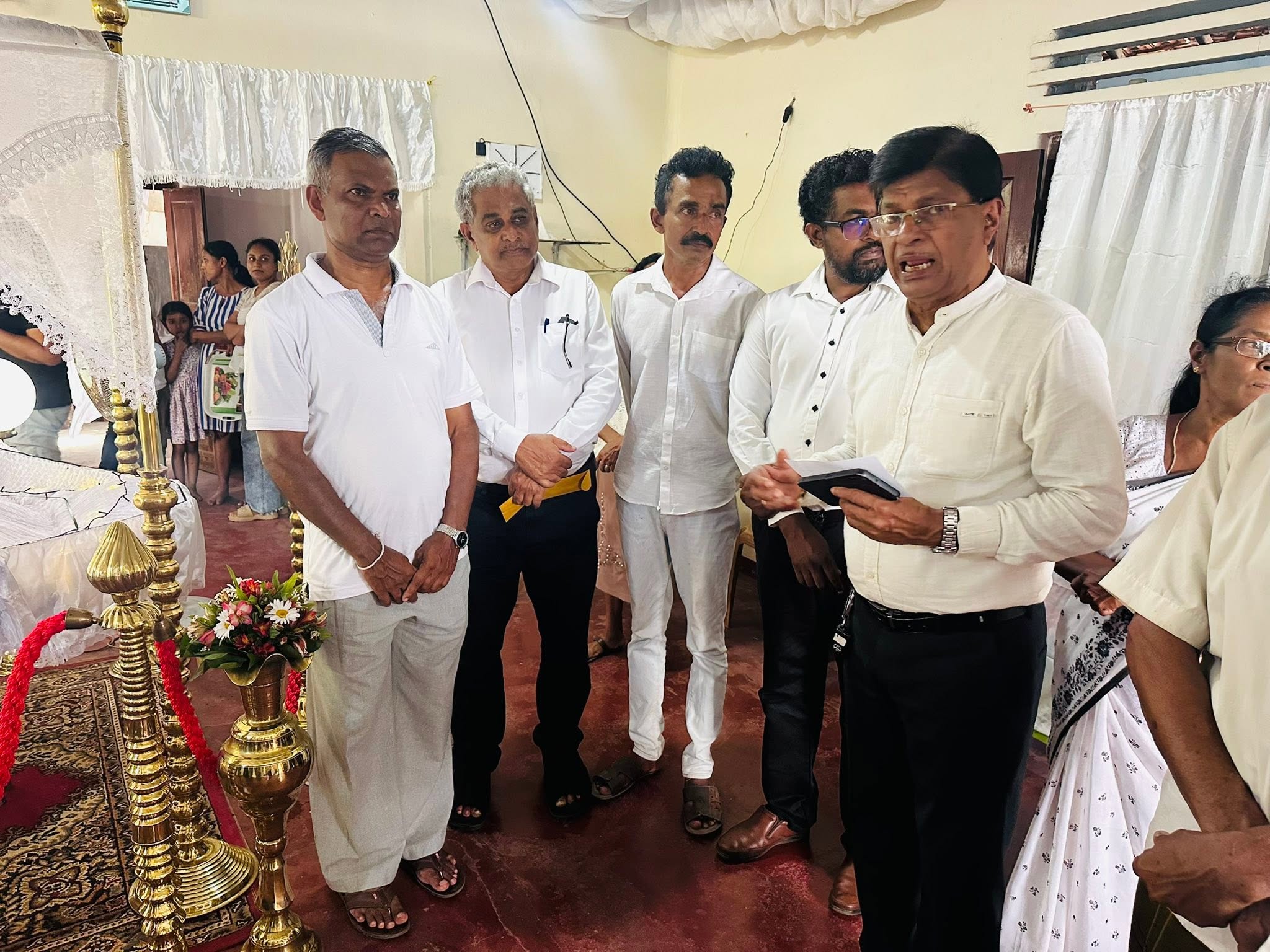 බස් අනතුරෙන් පීඩාවට පත් පවුල් සමඟ දුක බෙදාගත් ඇල්ලේ ජනතාව ❤️ — photo 2